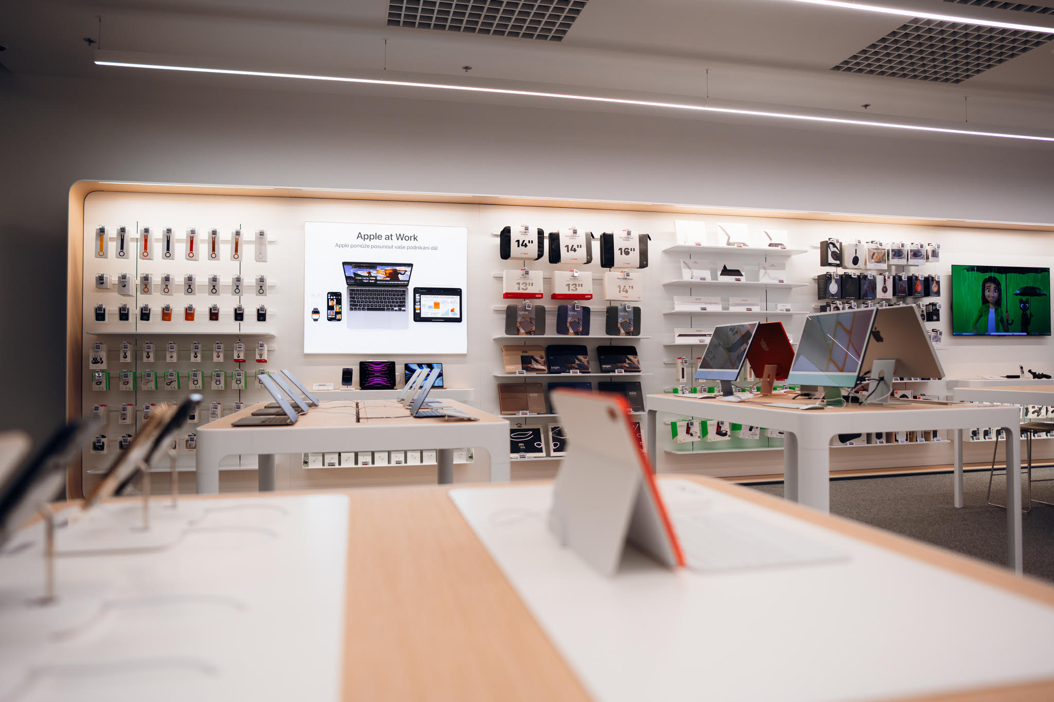 Otevření iWant Apple Premium Partner prodejny v Letňanech - Dolce Vita